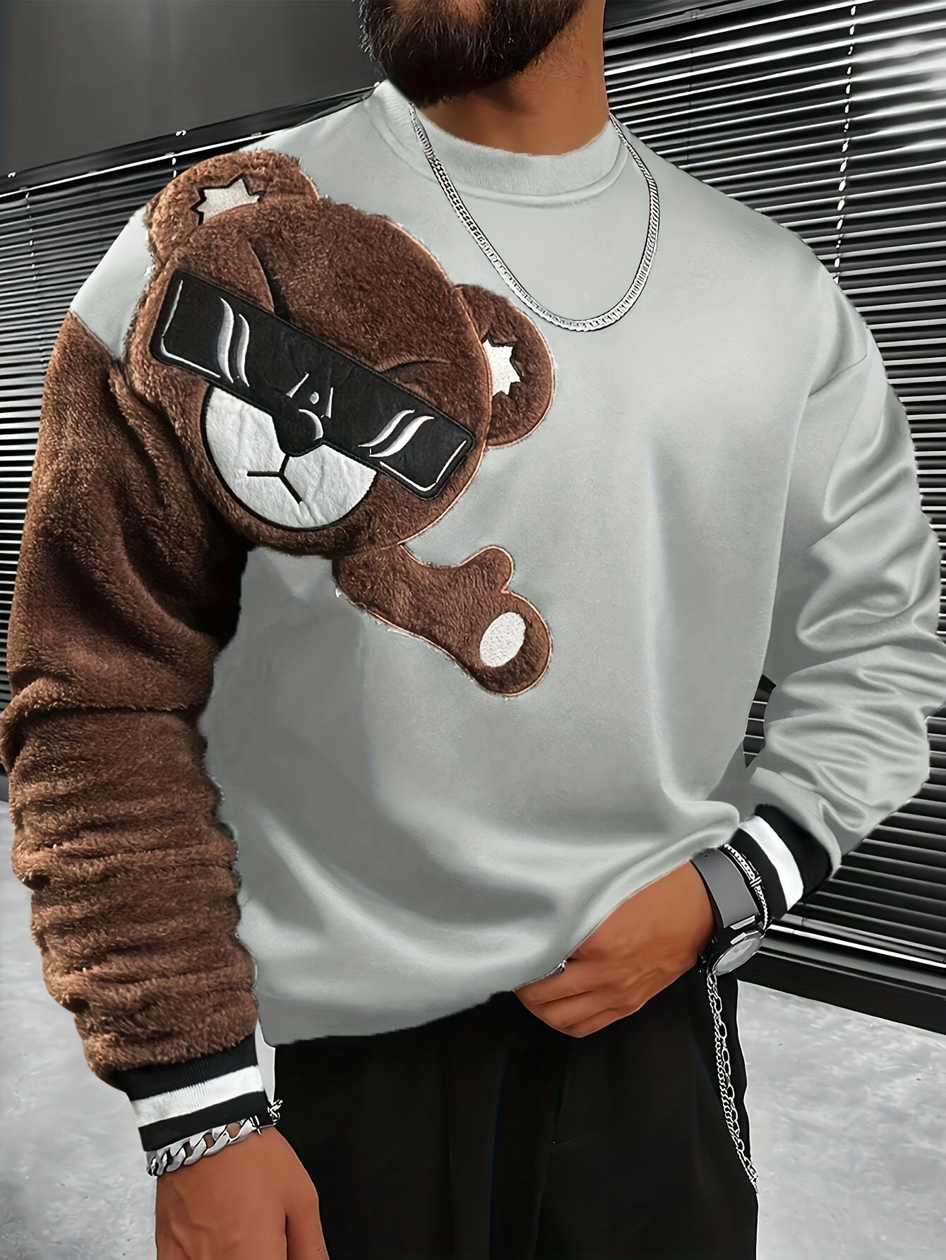 Vyraly Bear Sweatshirt